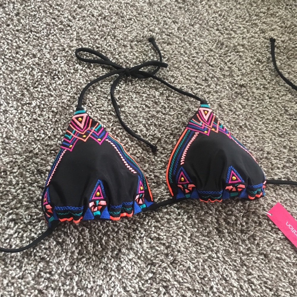 Triangle Design Bikini Top - Picture 2 of 8